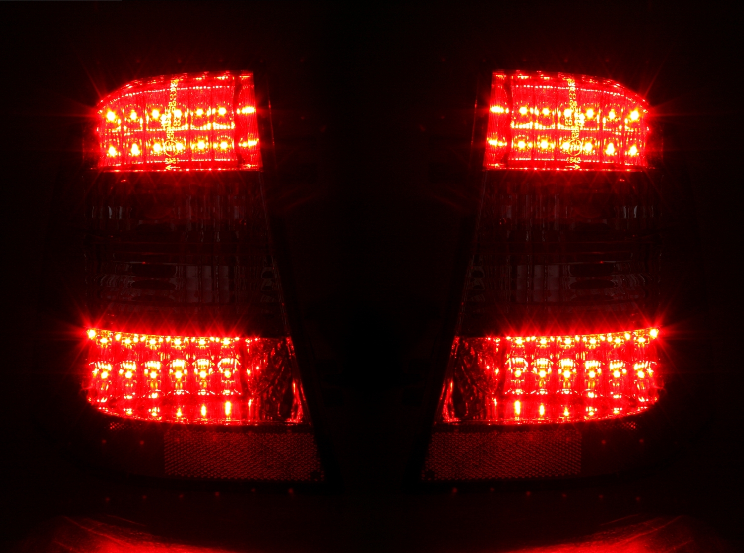 LED Rückleuchten für Mercedes W163 in Rot-Schwarz