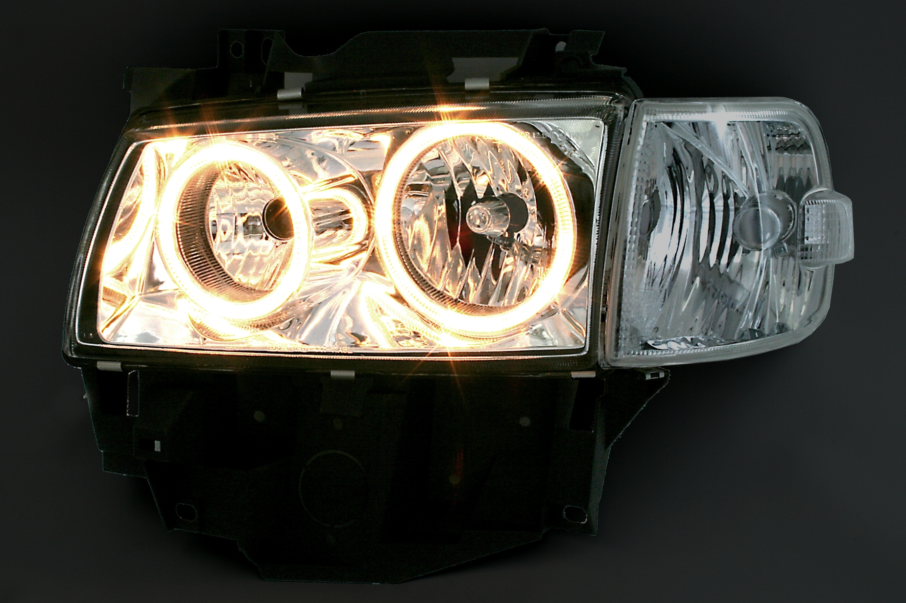 Angel Eyes Scheinwerfer Set für VW T4 in Chrom