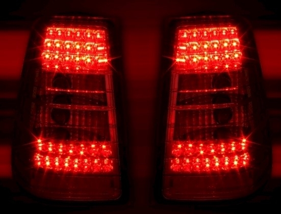 LED Rückleuchten Mercedes W124 T in Rot-Weiß